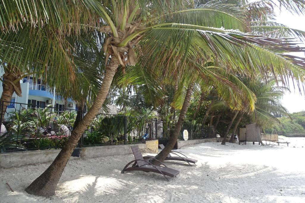 Cowrie Beach Haven Studio Mombasa Exterior foto
